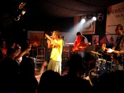 Clueso bei einem Konzert in Mirow
